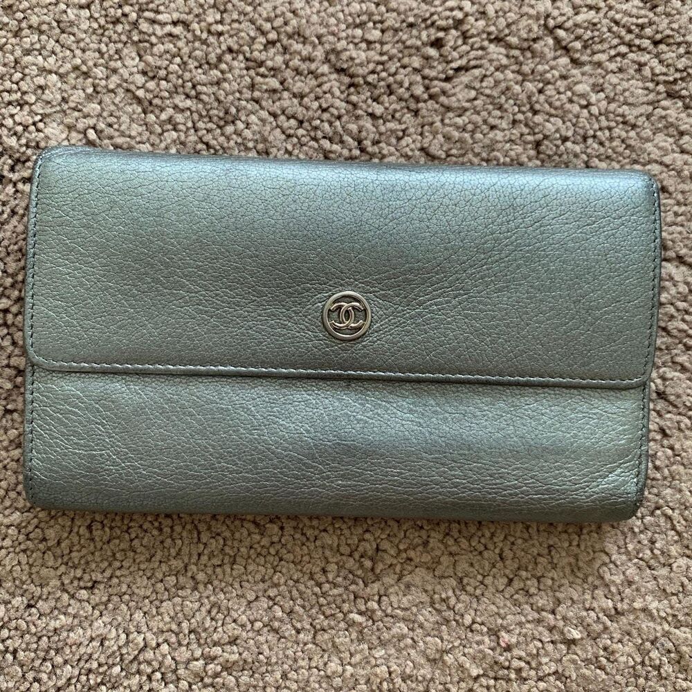 CC1009 Chanel womens silver long wallet